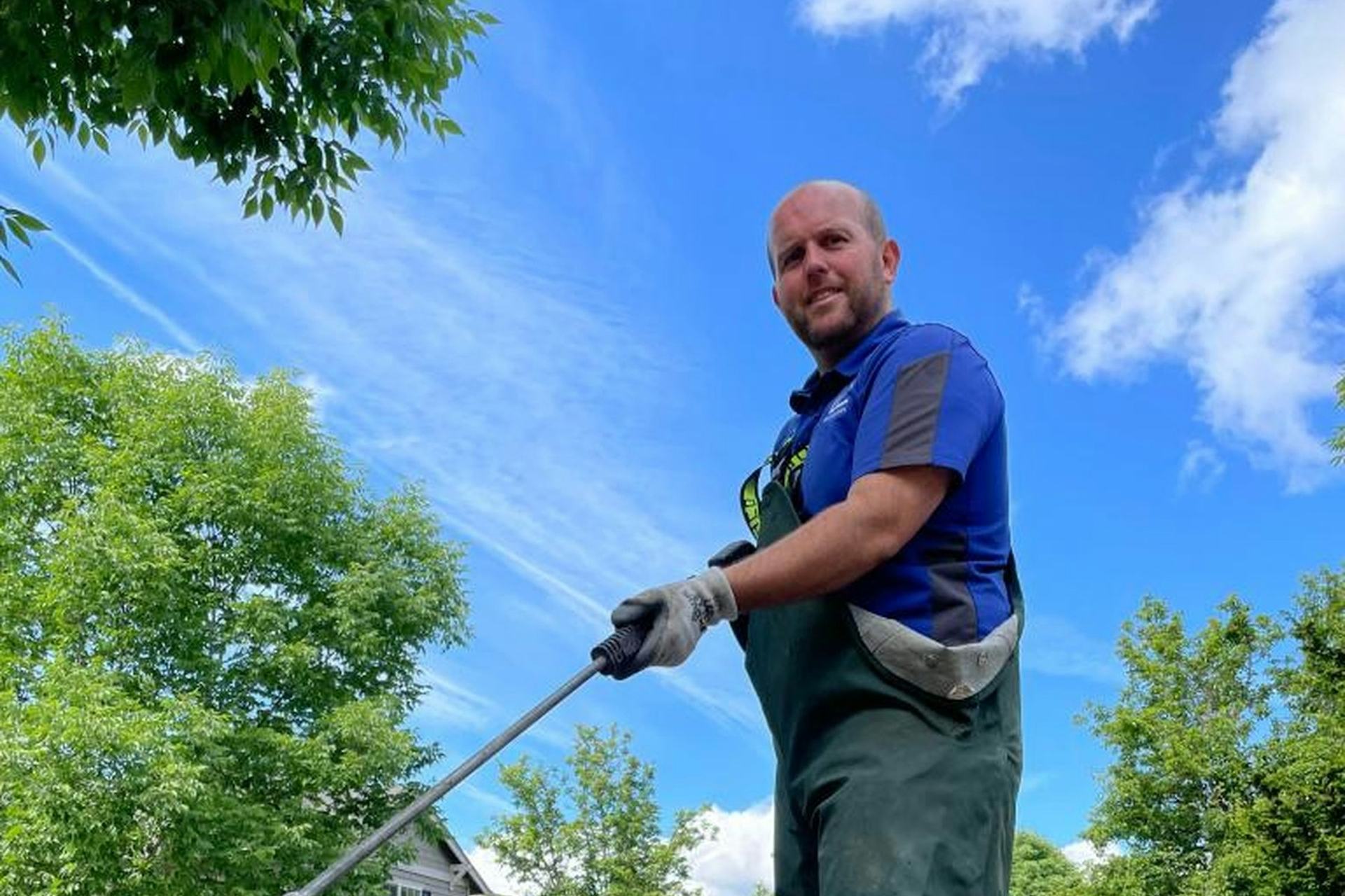 A Torrent technician pressure washing the exterior of a Melbourne home